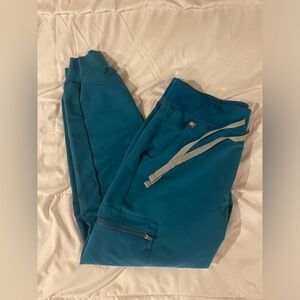 FIGS Zamora scrub joggers